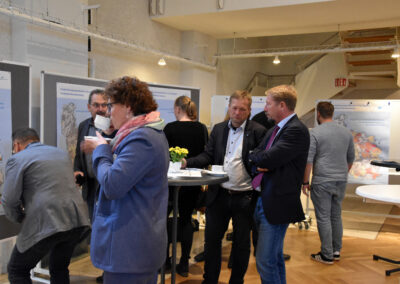 Teilnehmende des Wasserforums Oberfranken im Gespräch