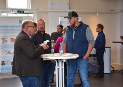 Teilnehmende des Wasserforums Oberfranken im Gespräch